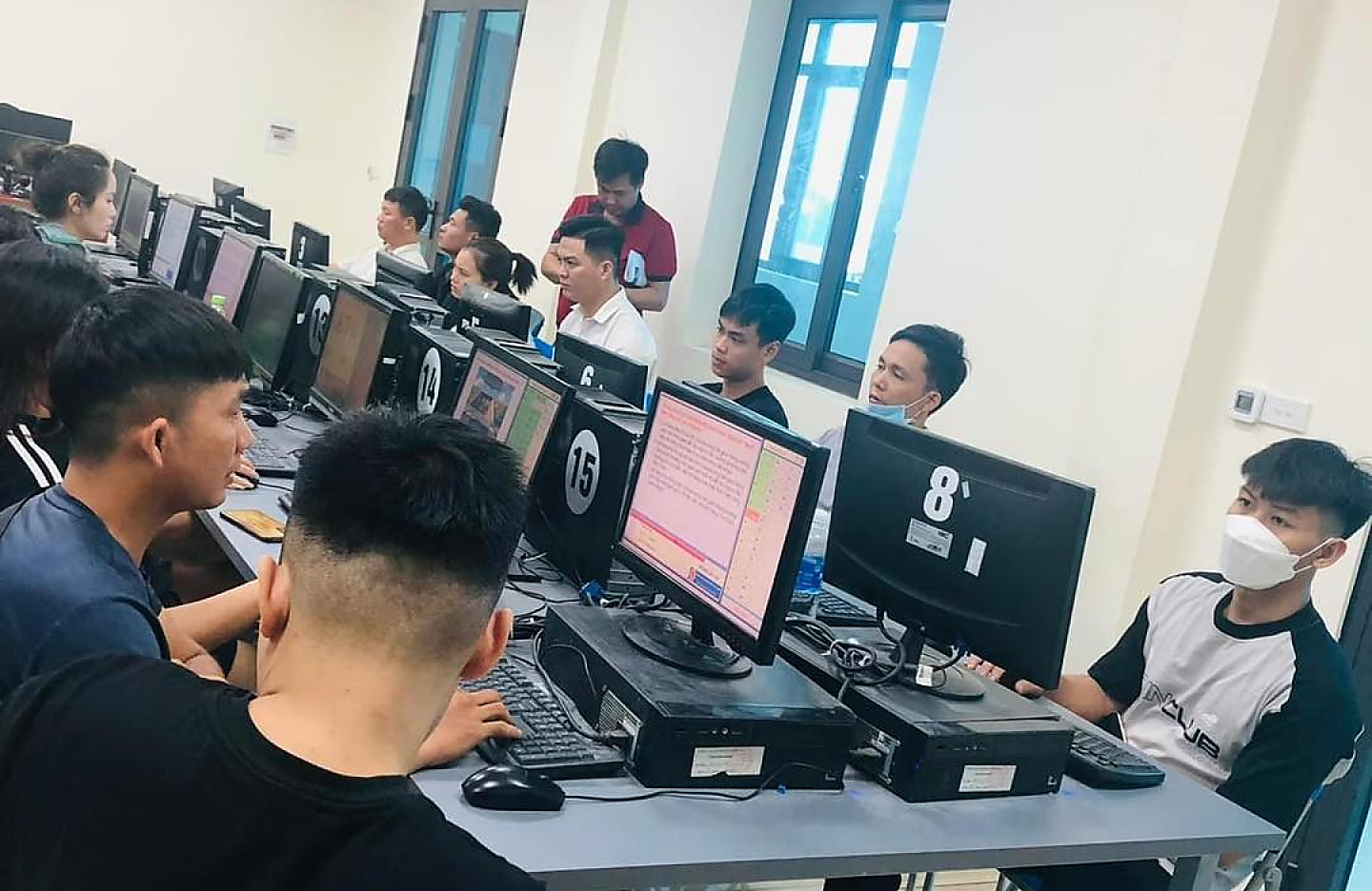 Phòng máy thi sát hạch lý thuyết 600 câu luật